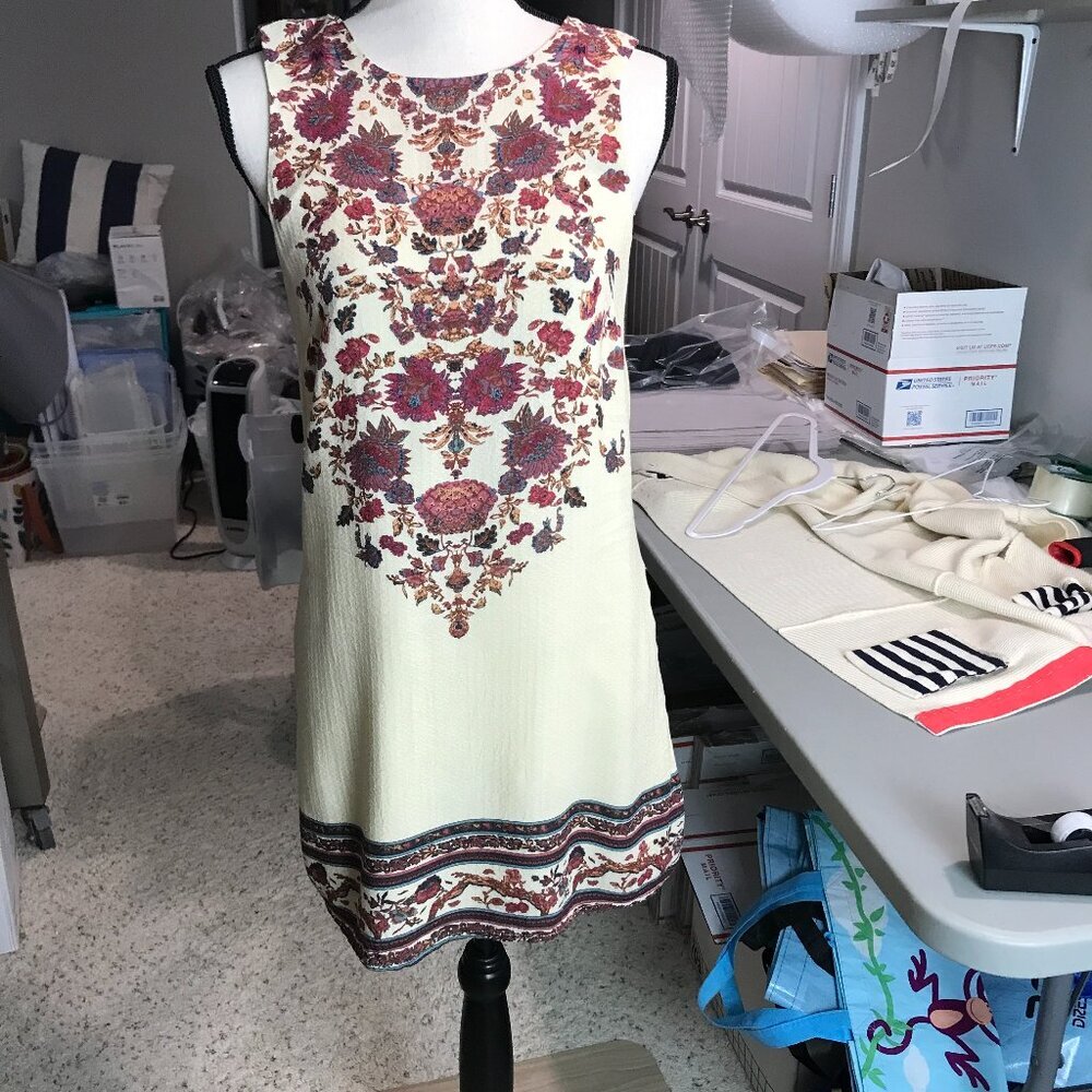 Women's Ecote Creme/floral sleeveless shift dress size S